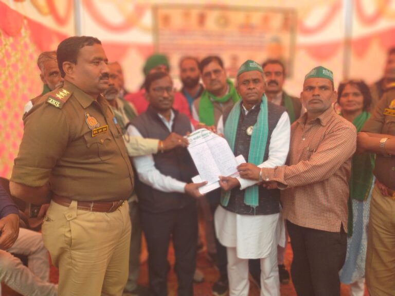 लिंक एक्सप्रेस-वे को आबादी क्षेत्र से हटाने की मांग को लेकर भाकियू का धरना-प्रदर्शन