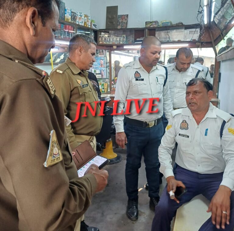 पीछे से कार ने मारी टक्कर, यातायात दीवान घायल