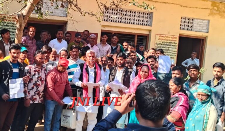 फर्जी फॉर्म-7 का आरोप: सपा नेताओं ने 210 आवेदन पकड़े, कार्रवाई की मांग