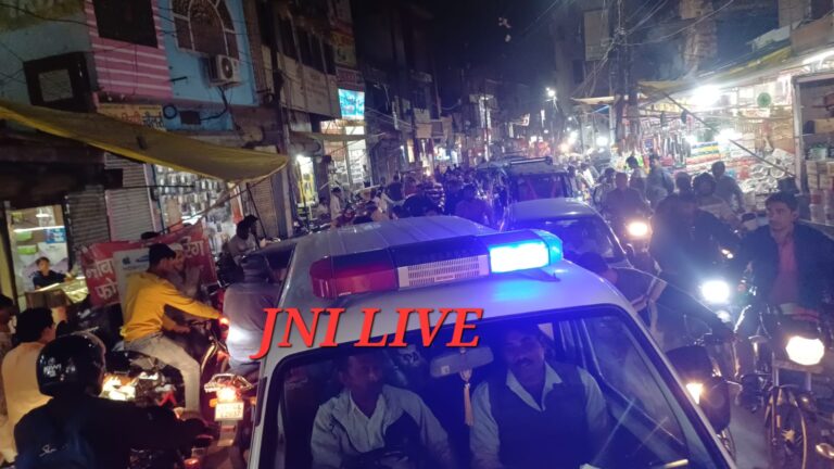 भीषण जाम, एंबुलेंस फंसी, पुलिस नदारद