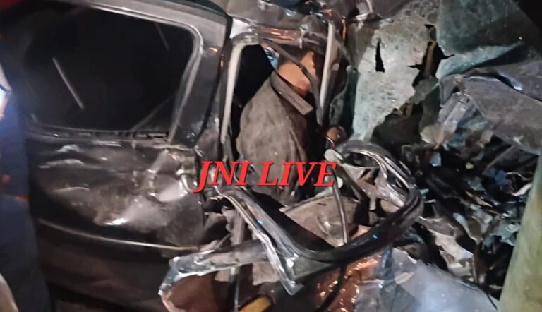 बड़ी खबर: हाई-वे पर ट्रक नें कार कों मारी टक्कर, बालक सहित कई गंभीर, कई की मौत की आशंका