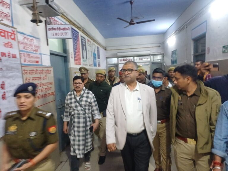 ट्रक की टक्कर से बालक सहित तीन की मौत, पांच घायल