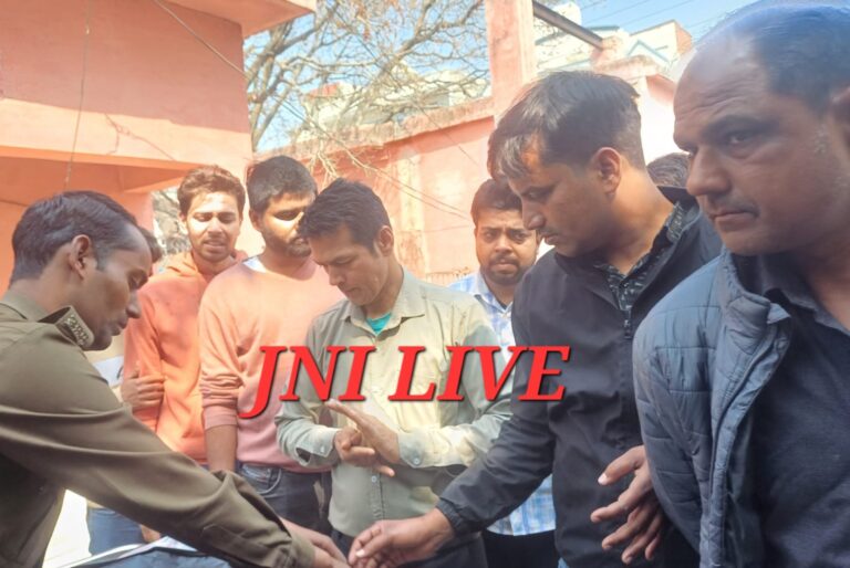 कार नें ई-रिक्शा कों मारी टक्कर, 3 वर्षीय बालक की मौत,