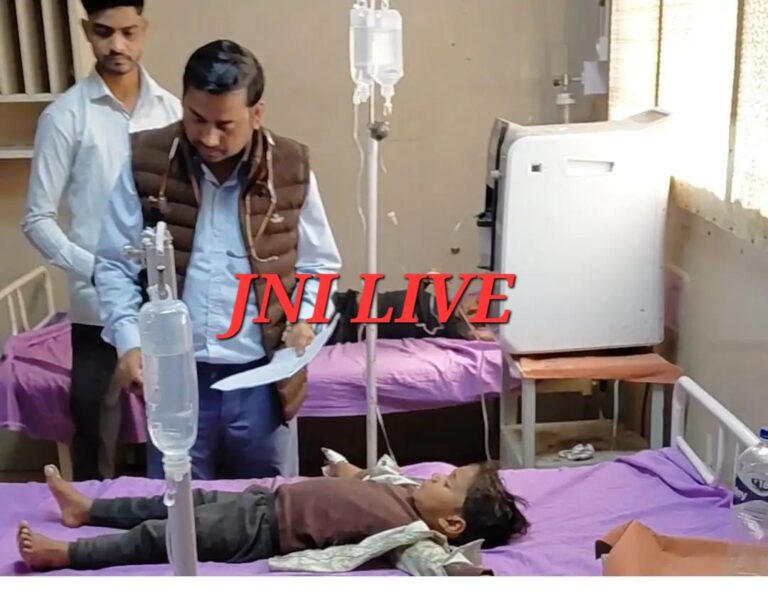 हाईटेंशन लाइन की चपेट में आने से एक युवक सहित तीन बालक झुलसे