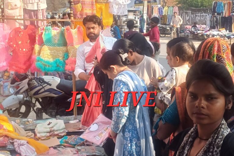 नेहरू रोड पर नहीं लगा संडे बाजार, रेलवे रोड पर सजीं फुटपाथ दुकानों की कतारें