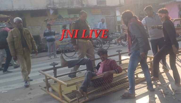 रिक्शा चालकों की हाथापाई से लाल गेट पर थमा ट्रैफिक