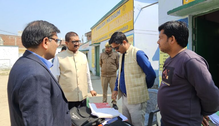 विशेष प्रगण पुनरीक्षण अभियान के तहत डीएम ने मतदेय स्थलों का किया निरीक्षण