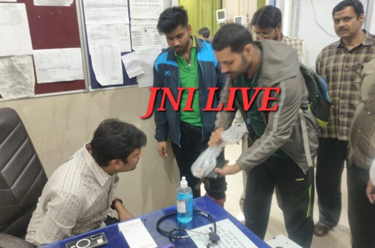 सर्प नें युवक कों डसा, अस्पताल में सांप लेकर पंहुचा