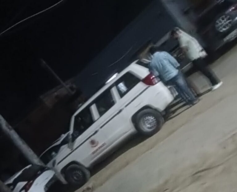 दिल्ली पुलिस की दबिश, ट्रांसपोर्ट के नाम पर आठ लाख की ठगी का मामला