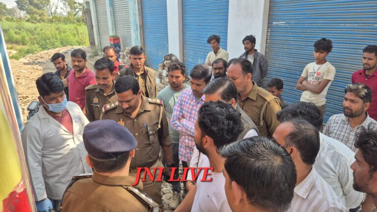 सर्राफा दुकान का शटर तोड़कर लाखों की चोरी, जांच में जुटी पुलिस