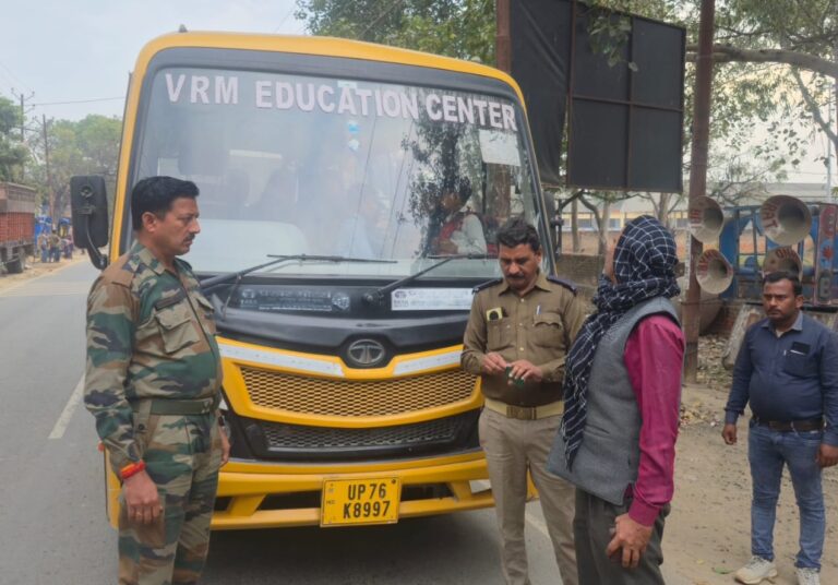 तीन डग्गामार बसें सीज, दो स्कूल बसों का चालान