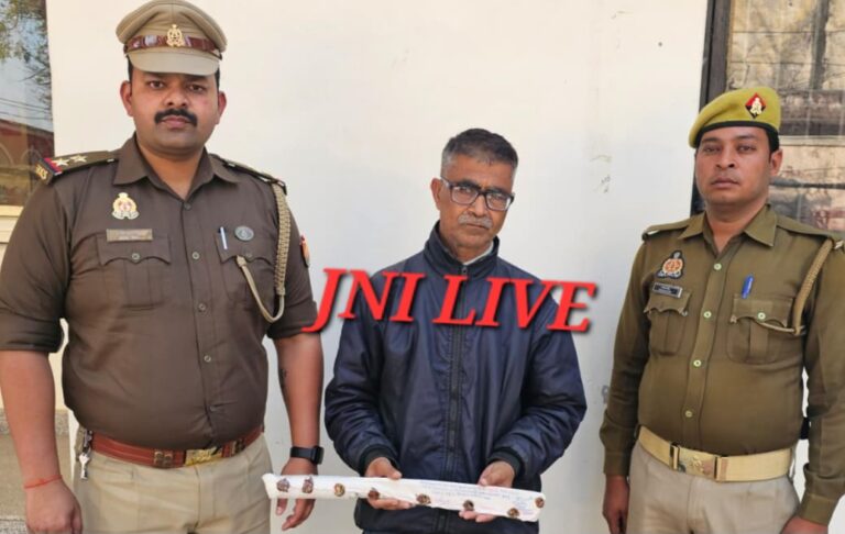 छात्र की हत्या का आरोपी आलाकत्ल सहित गिरफ्तार