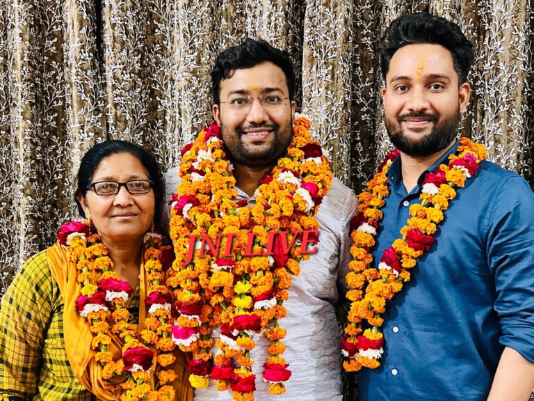 यूपीएससी की परीक्षा पास कर  फर्रुखाबाद के आकर्ष कुमार बने आईपीएस