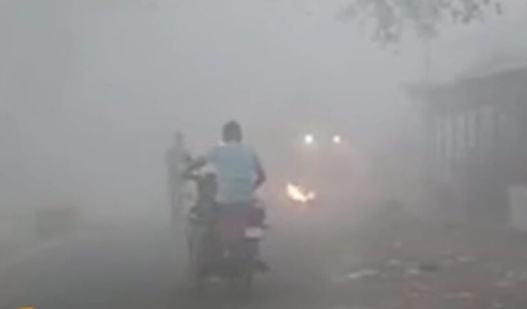मार्च के महीने में जवनरी सा कोहरे देख लोग हैरान
