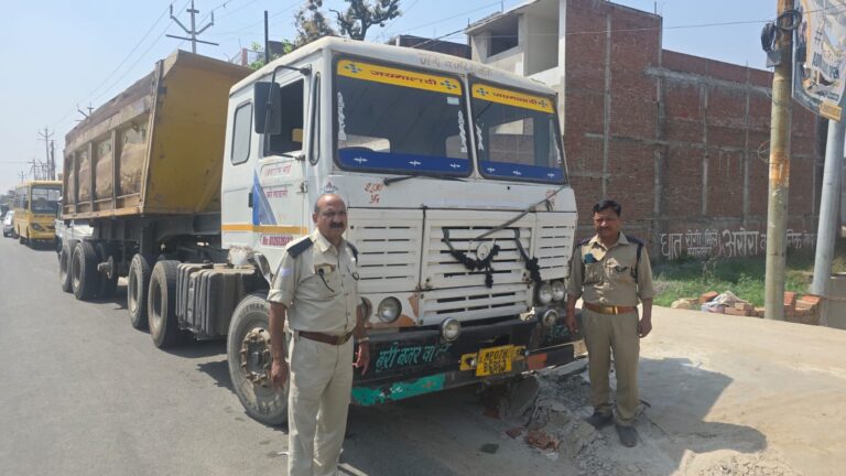 ओवरलोड व बकाया कर पर कार्रवाई, 9 ट्रक सीज