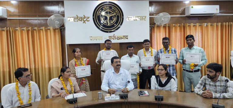 पंचायत मतदाता सूची पुनरीक्षण में उत्कृष्ट कार्य करने वाले 8 बीएलओ सम्मानित