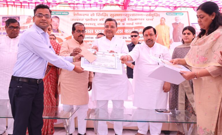 प्रभारी मंत्री ने की विकास व कानून-व्यवस्था की समीक्षा, खराब प्रदर्शन नाराजगी