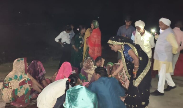 अज्ञात वाहन की टक्कर से युवक की मौत, दो साथी घायल