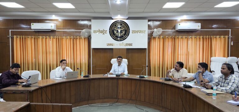 गैस आपूर्ति व्यवस्था पर डीएम सख्त, वितरकों को दिए सख्त निर्देश