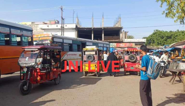 रोडवेज बस स्टॉप पर अव्यवस्था, ई-रिक्शा व टेंपो से बढ़ रहा जाम
