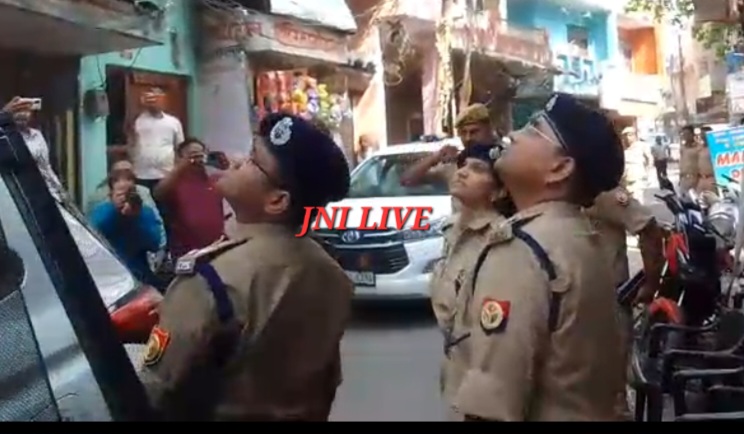 सपा के पूर्व विधायक के घर धमाके की जाँच में पहुंचे डीआईजी, नमूने जांच को भेजे