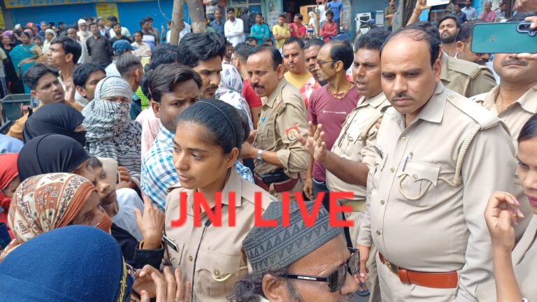 सिलेंडर ना मिलने से आक्रोशित भीड़ नें लगाया जाम, पुलिस से झड़प
