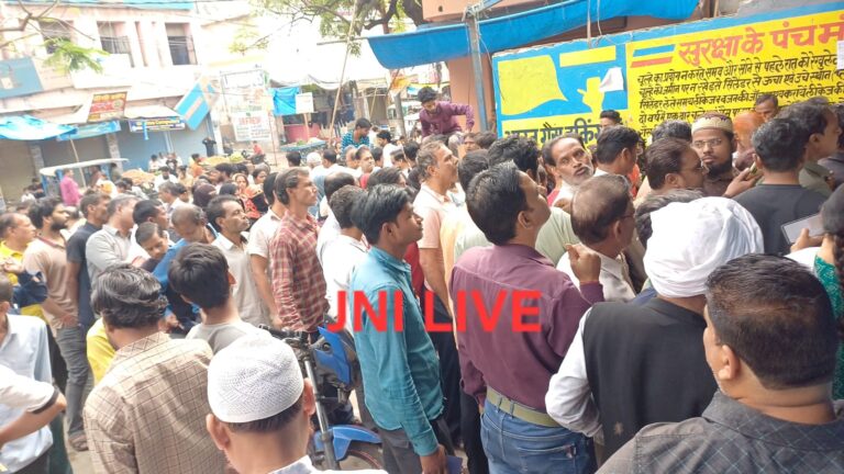 गैस वितरण को लेकर दूसरे दिन भी बवाल, पुलिस की मौजूदगी में हुआ वितरण