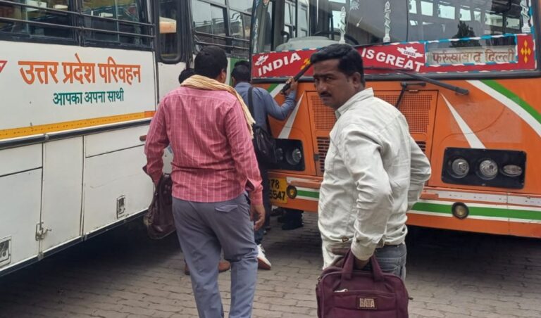 रोडवेज बस स्टॉप पर कर्मियों में भिड़ंत, यात्रियों में दहशत