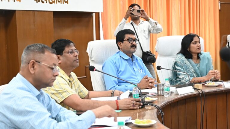 पारदर्शी प्रक्रिया से 240 आवेदनो में 13 आबकारी दुकानों का आवंटन