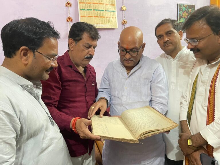 शहीद रामनारायण आजाद के परिजनों से मिले कांग्रेस प्रदेश अध्यक्ष अजय राय