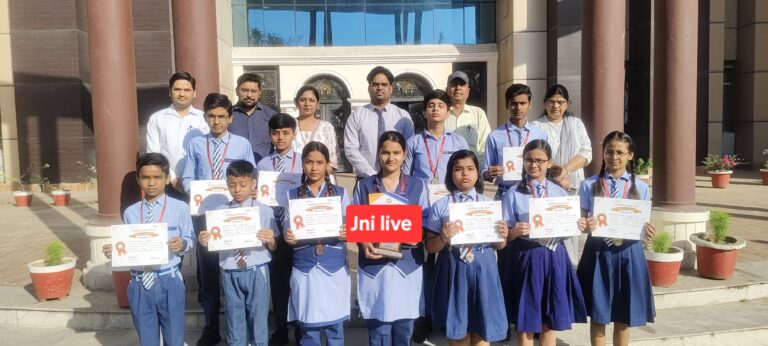 हिंदी ओलंपियाड में विद्यार्थियों का शानदार प्रदर्शन, 14 पदकों से विद्यालय गौरवान्वित