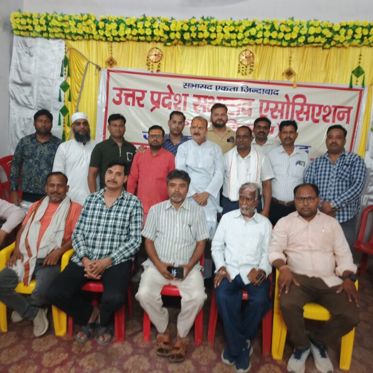 दरोगा पर कार्रवाई की मांग तेज, सभासदों ने पुलिस बहिष्कार का किया ऐलान