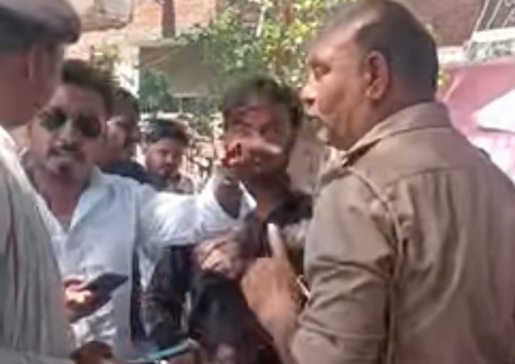 ट्रैफिक पुलिस का बाइक का फोटो खींचने पर विवाद