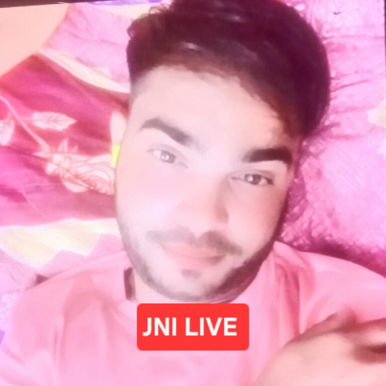 कमरे के भीतर पत्नी रही सोती, पति नें उसी में लगा ली फांसी