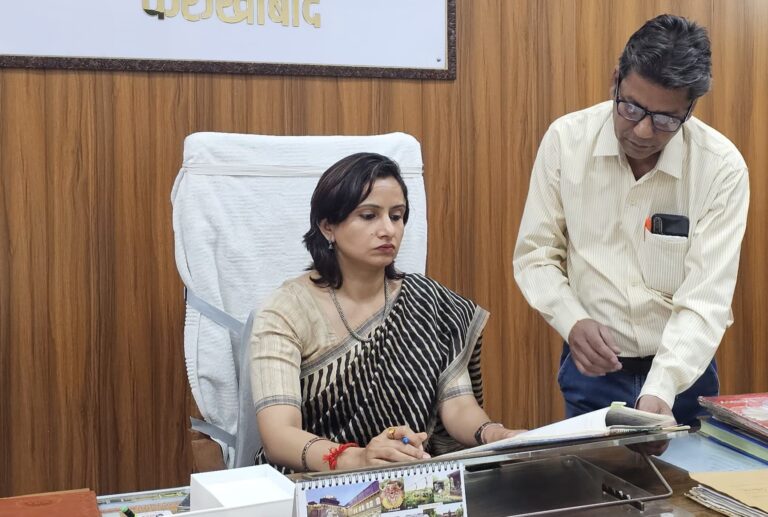 नवागांन्तक जिलाधिकारी डॉ. अंकुर लाठर नें लिया चार्ज