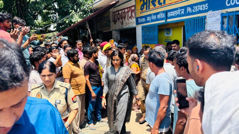 गैस एजेंसी पर छापा, लंबित बुकिंग पर डीएम खफा