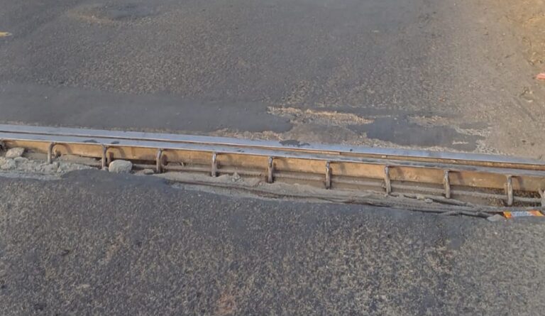 पांचाल घाट गंगा पुल पर खतरनाक गड्ढे, रोज़ाना हादसे, प्रशासन की अनदेखी से बढ़ा खतरा