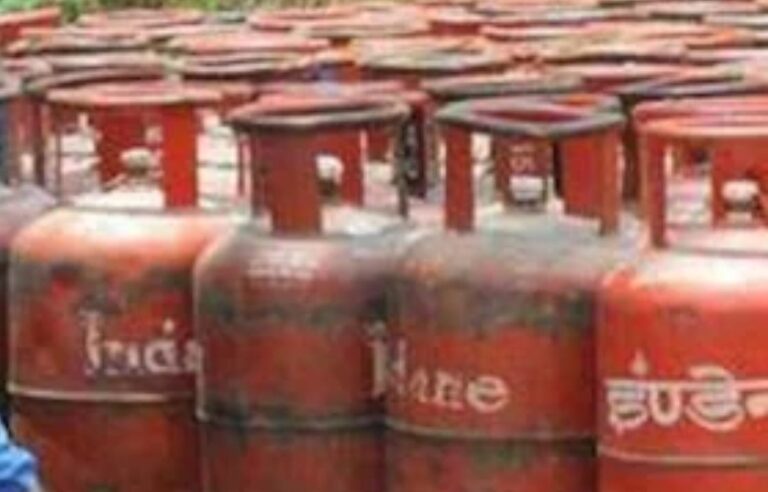 बलराम जी गैस एजेंसी निलंबित, उपभोक्ताओं को अन्य वितरकों से जोड़ा