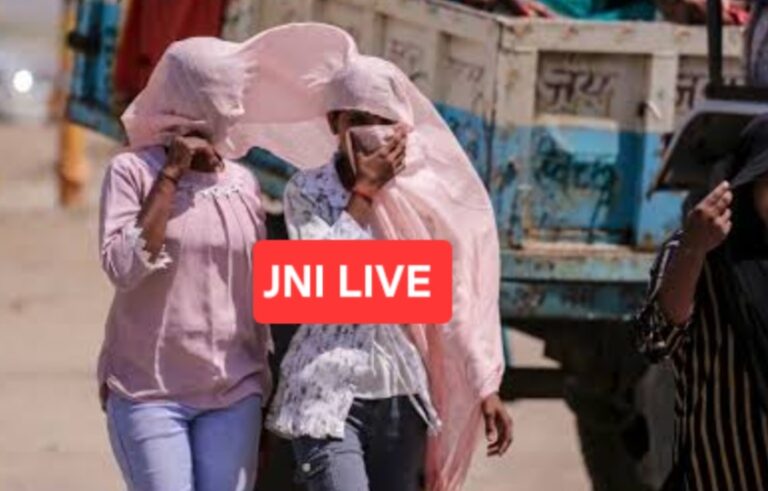 आसमान से बरस रही आग, सड़कों पर सन्नाटा