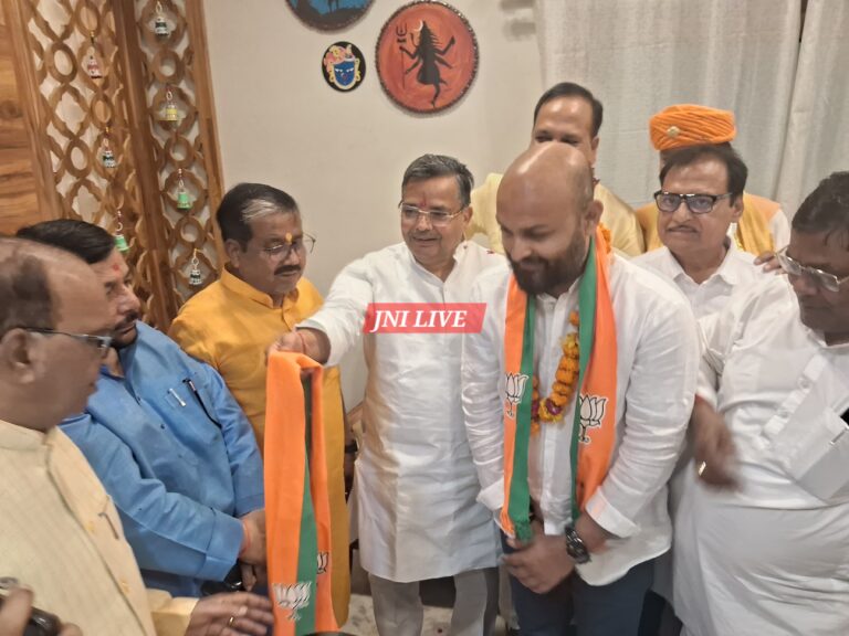 प्रभारी मंत्री विधायक से बोले,अब डॉ. युवराज बीजेपी के सक्रिय कार्यकर्ता