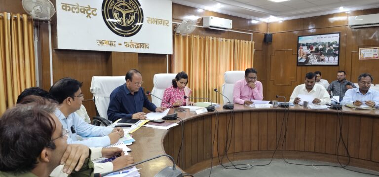 आईजीआरएस शिकायतों के निस्तारण में लापरवाही पर होगी सख्त कार्रवाई : डीएम