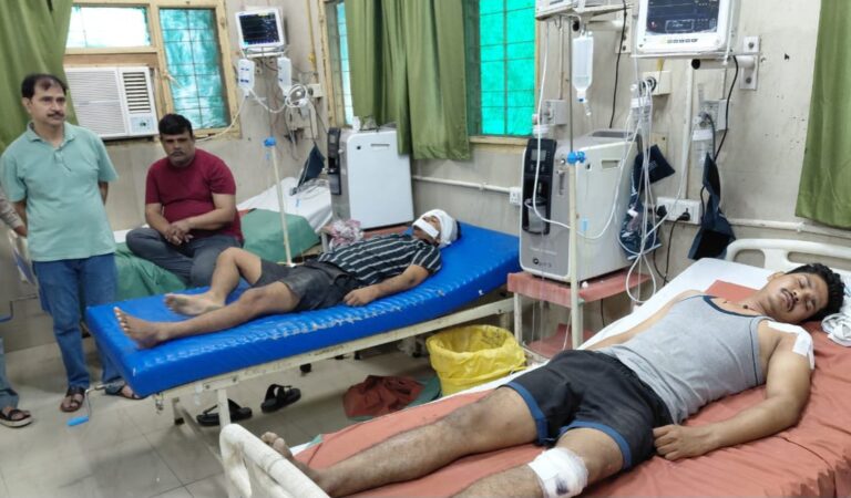 पूर्व सपा विधायक के करीबी राजेश पाठक के भाई के घर चोरो का हमला,दो भतीजे घायल, एक के लगी गोली,नकदी व जेबरात साफ