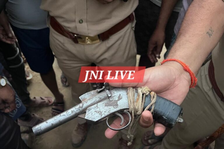 घर में घुसकर चोरी करने व अधिवक्ता के भतीजो को गोली मारने में दो गिरफ्तार