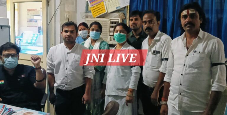 काली पट्टी बांध स्वास्थ्य संविदा कर्मियों ने दर्ज कराया विरोध, आंदोलन की चेतावनी