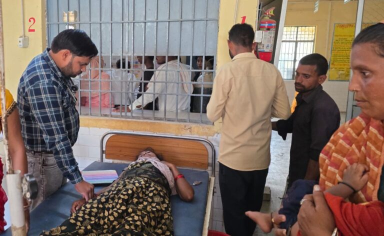 खेत से सड़क पर चढ़े ट्रैक्टर ने बाइक में मारी टक्कर, बच्चा समेत चार घायल