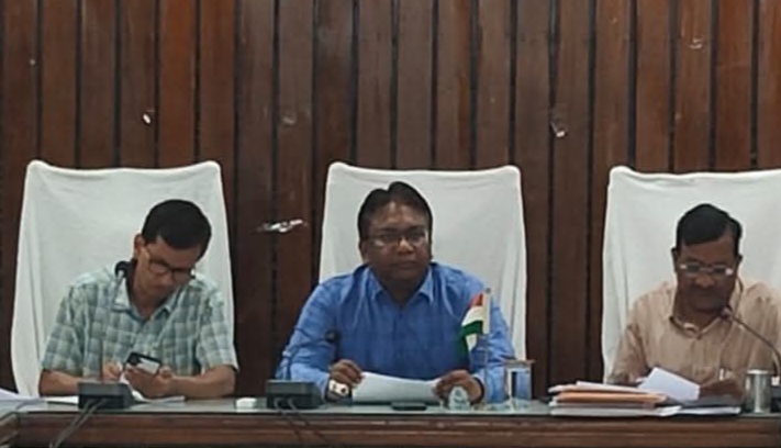 विकास कार्यों व कानून व्यवस्था की समीक्षा, अधिकारियों को दिए गए सख्त