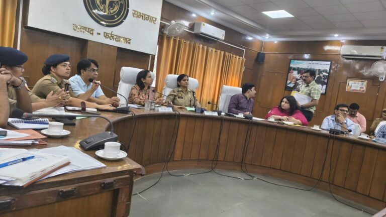 बकरीद को लेकर पीस कमेटी की बैठक, डीएम ने की सौहार्द बनाए रखने की अपील