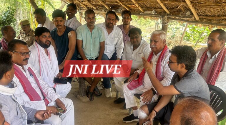 सपा प्रतिनिधिमंडल ने राजेश पाठक से की मुलाकात, प्रशासन से सुरक्षा की मांग