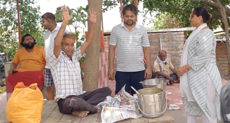 गंगा दशहरा पर्व पर जय भोले बाबा कमेटी ने कराया भंडारा