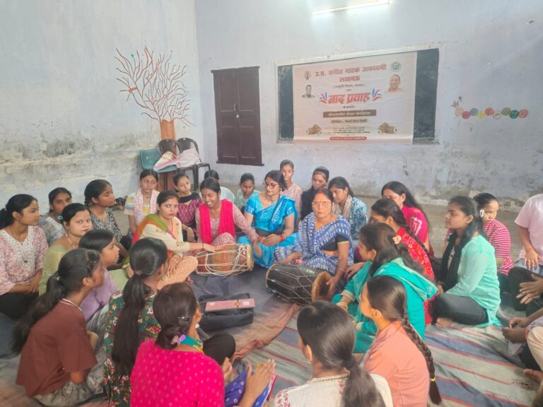 संस्कार भारती दे रही भारतीय लोक वाद्य ढोलक वादन का प्रशिक्षण
